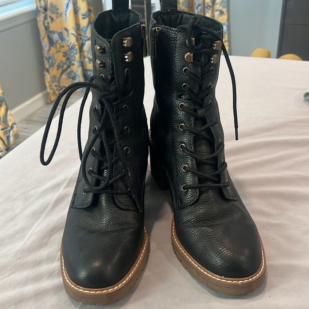 Crown Vintage lace up boots